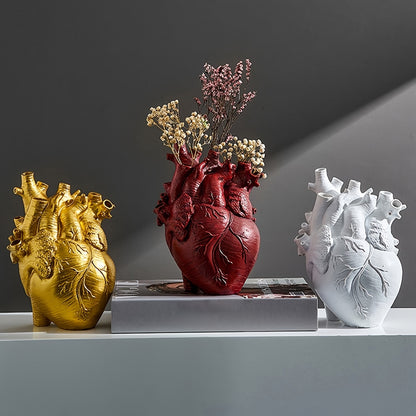 Jarrón de flores en forma de corazón