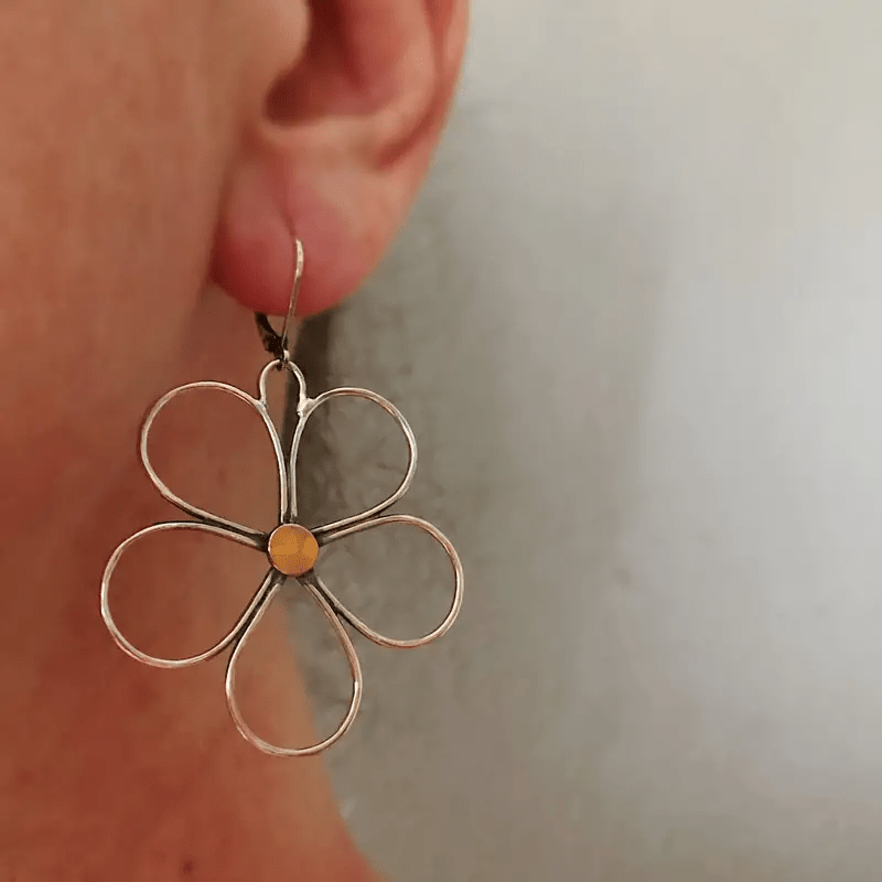 Pendientes colgantes de estilo bohemio diseño de flores huecas