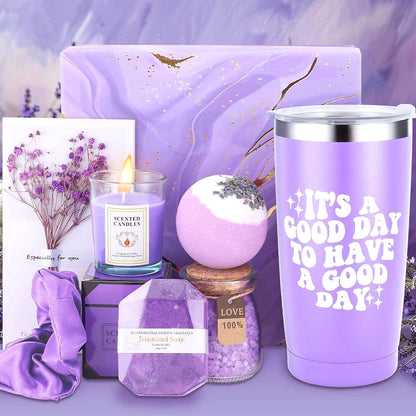 Set de regalo Lavender Bliss de 8 piezas: vaso aislado, tarjeta de felicitación, lazo para el pelo, vela perfumada, sales de baño, bomba de baño, barra de jabón - Sin alcohol para todo tipo de piel