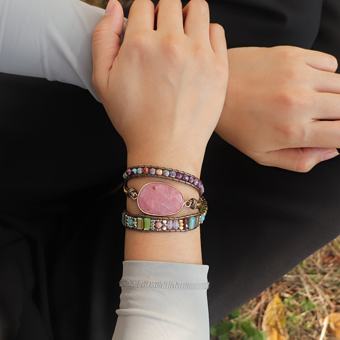 Pulsera envolvente de piedra de rodocrosita genuina - hecha a mano con correas de cuero ajustable