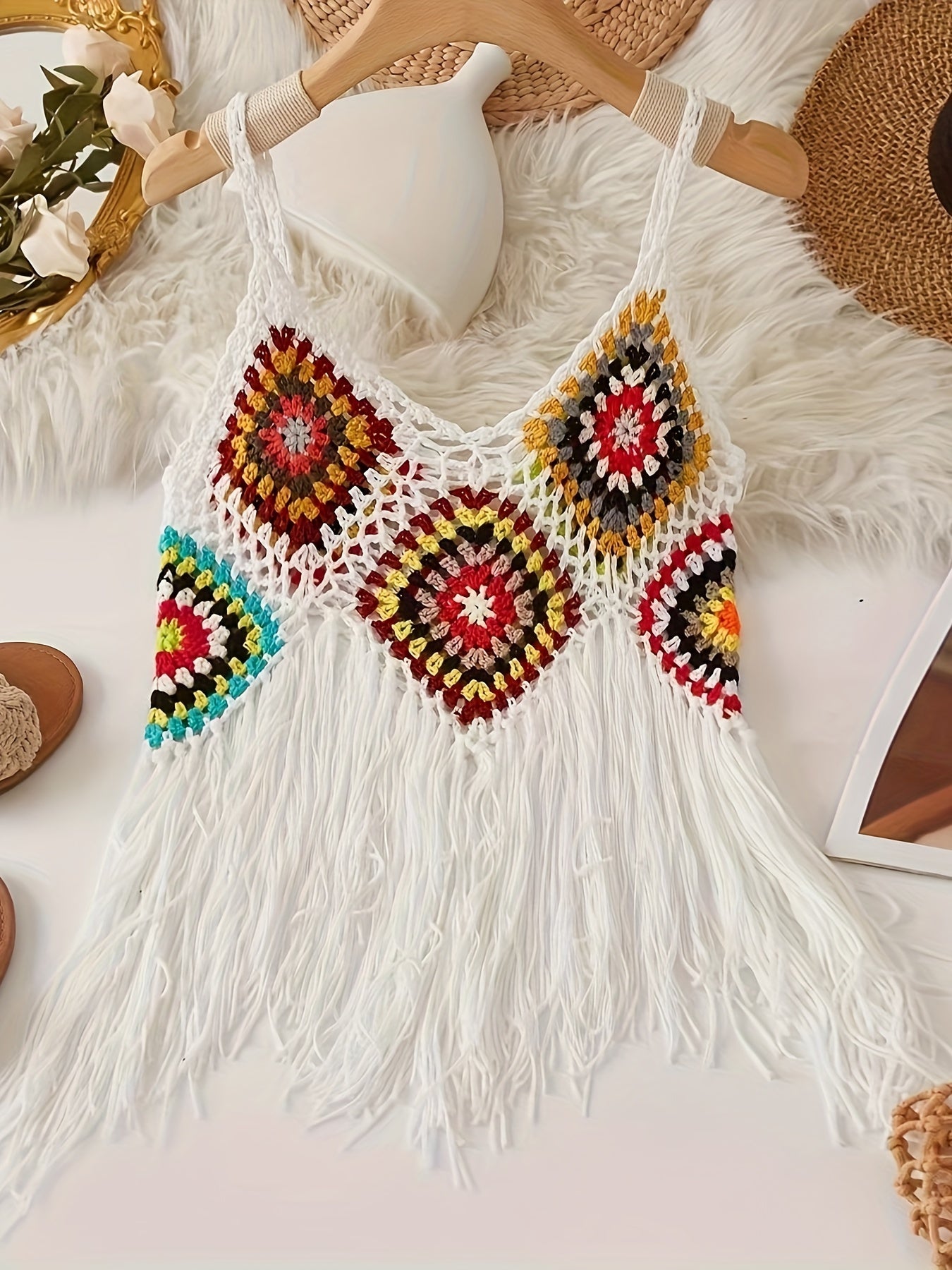 Colorido top cami con flecos de ganchillo boho - cuello en V, sin mangas, versátil y detalle de borla acrílica hecha a mano
