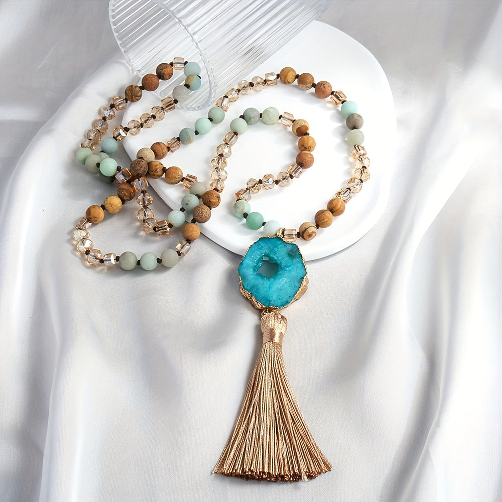 Collar de piedra natural con colgante de borla