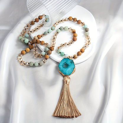 Collar de piedra natural con colgante de borla