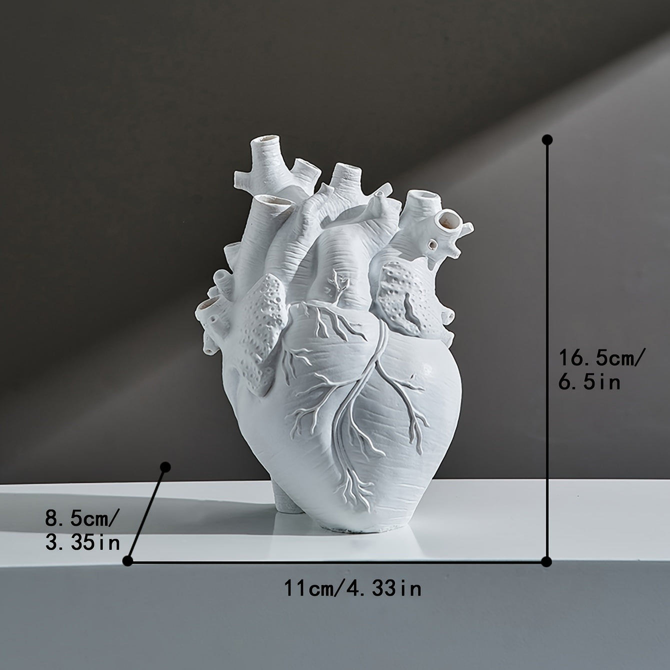 Jarrón de flores en forma de corazón