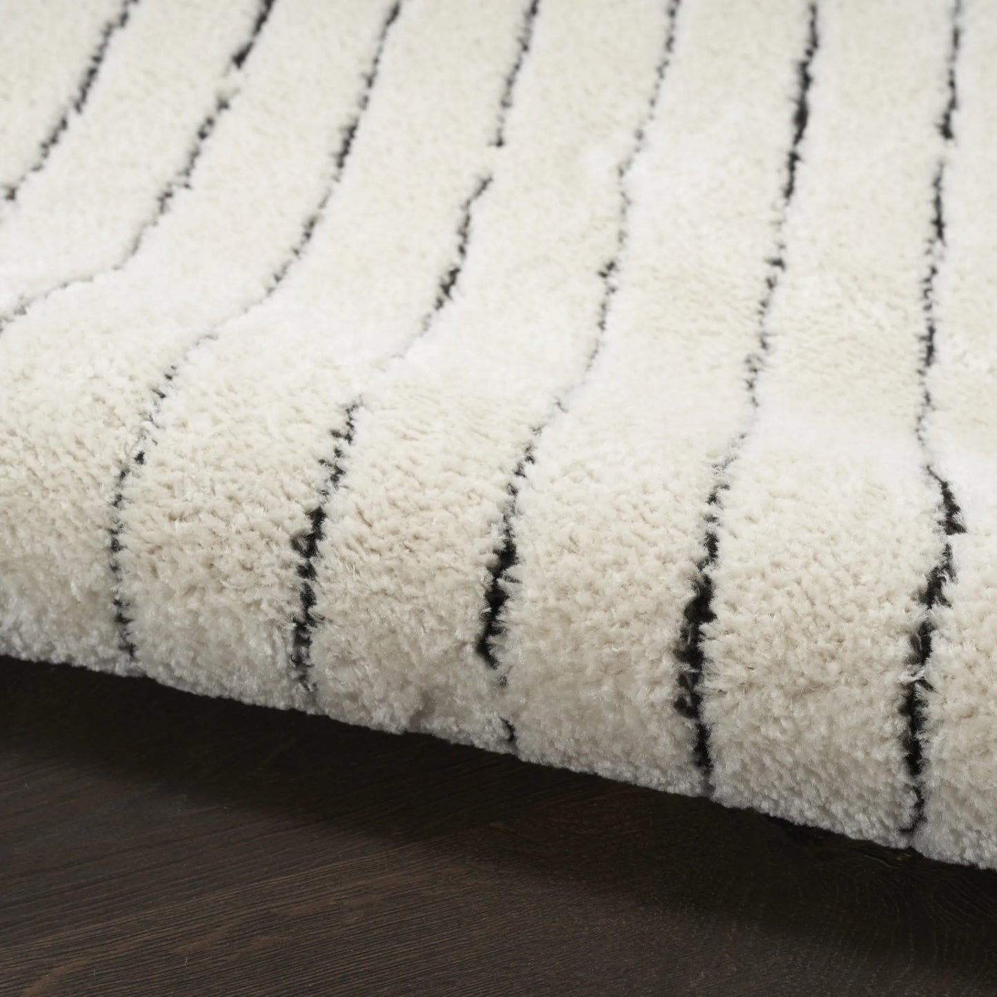 Wool runner rug with boho-style tufts 