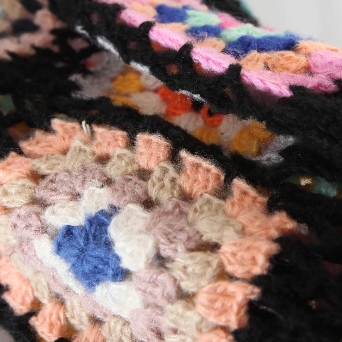 Cárdigan con capucha de ganchillo hecho a mano con flores a cuadros de colores bohemios