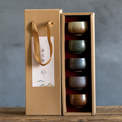 Cinco tazas de té de cerámica gruesa