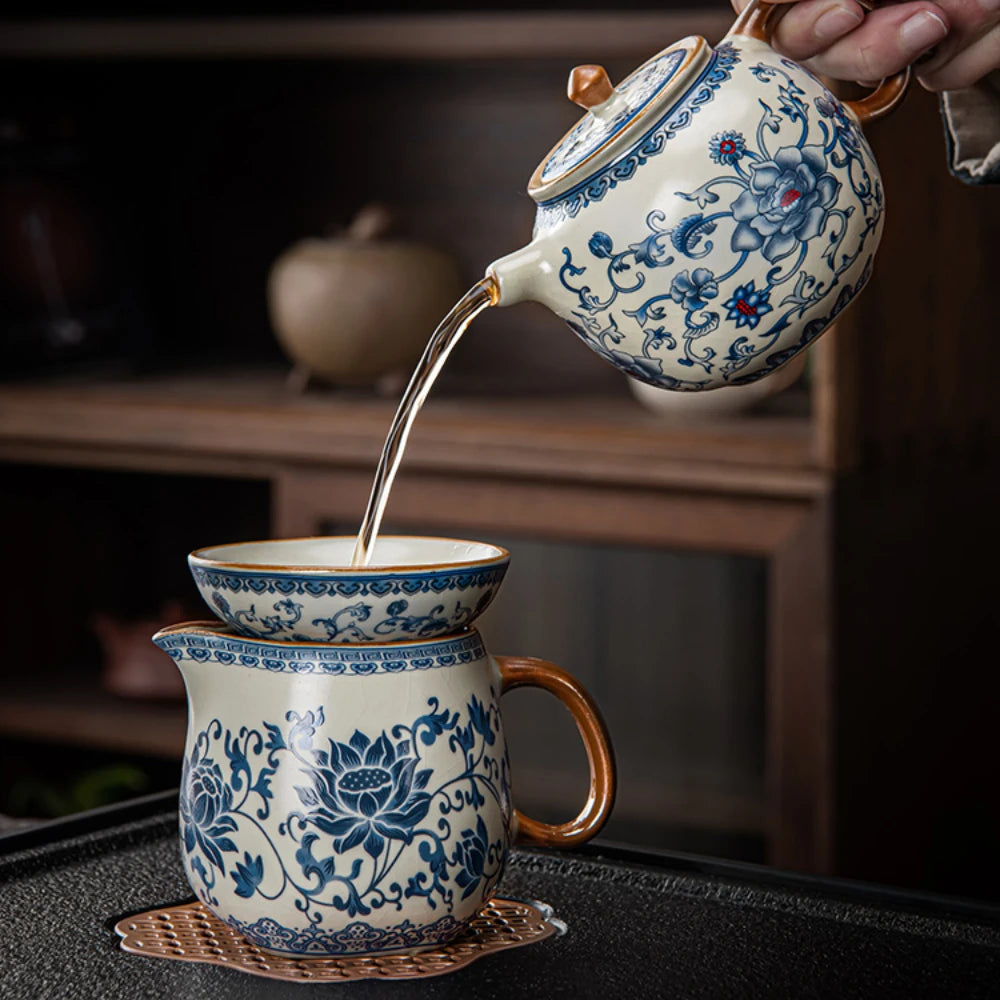 Juego de tazas y tetera de cerámica de lujo floral