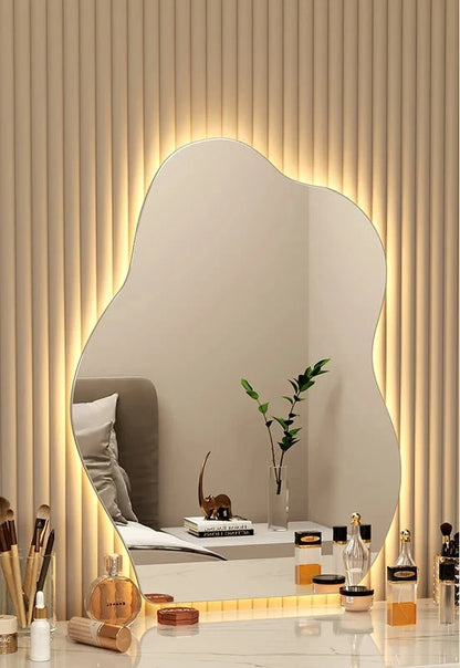 Wavy wall mirror, elegant design