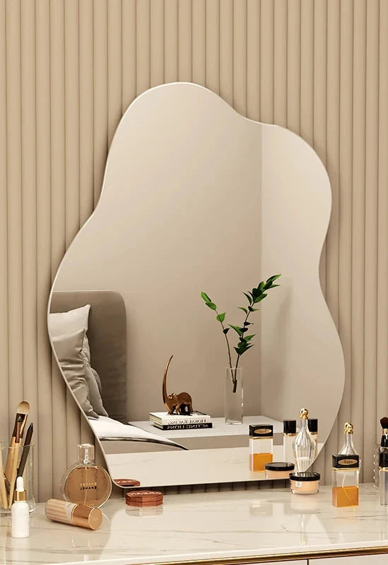 Wavy wall mirror, elegant design