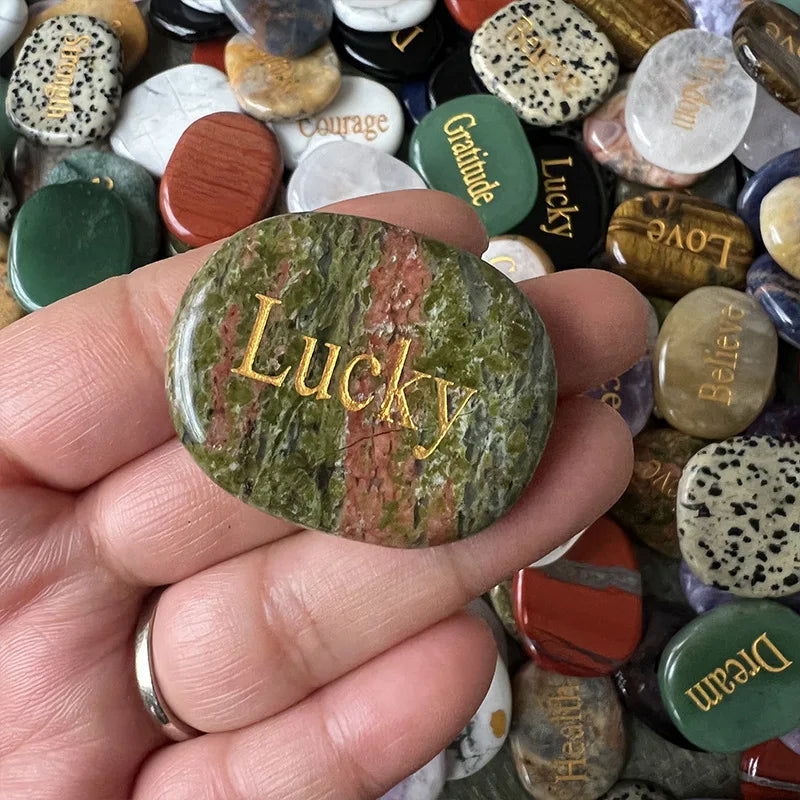 Roca de río natural altamente pulida