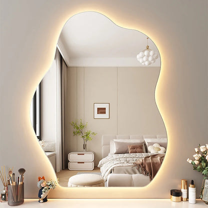 Wavy wall mirror, elegant design