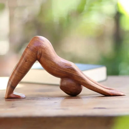 Estatua de meditación de yoga de madera madera hecha a mano