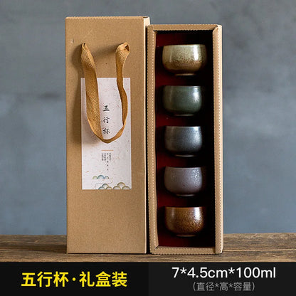 Cinco tazas de té de cerámica gruesa