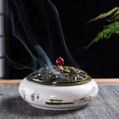 Quemador de incienso de cerámica con tapa de metal