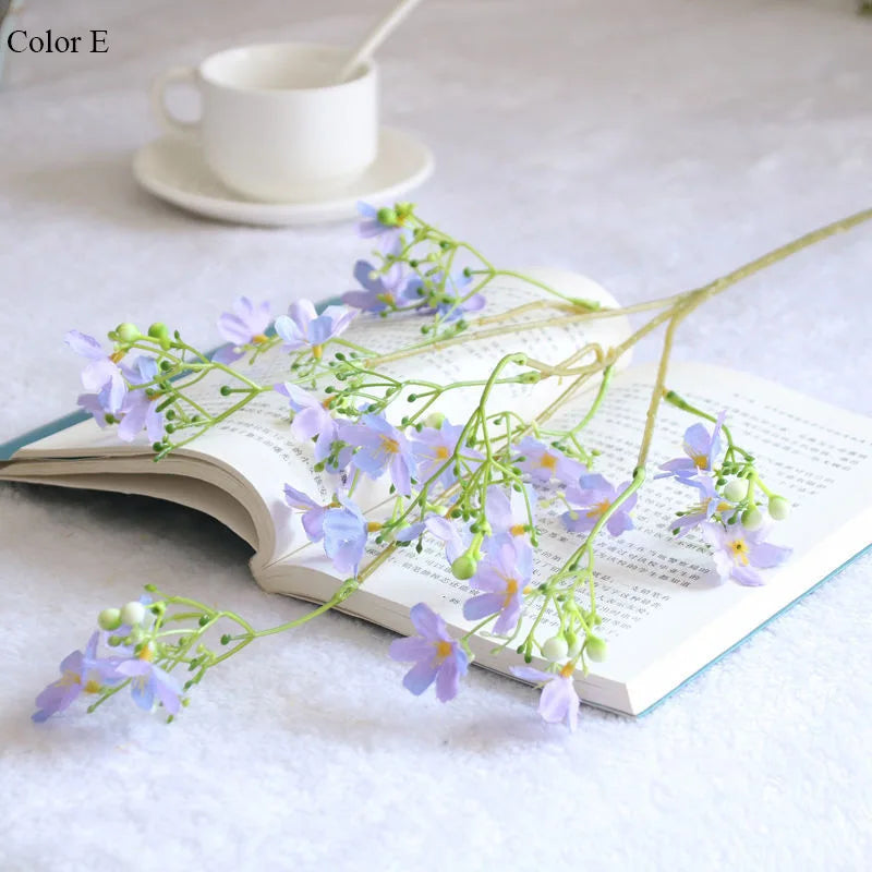 Hermosa lila pequeñas flores artificiales