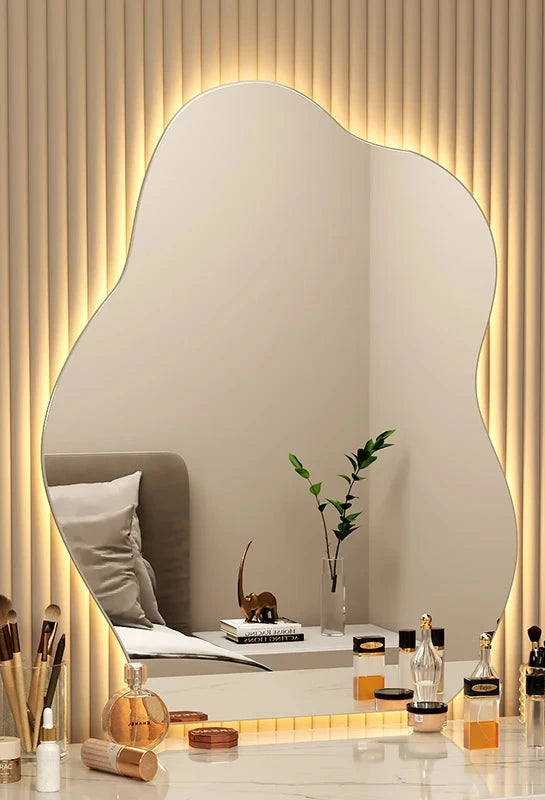 Wavy wall mirror, elegant design