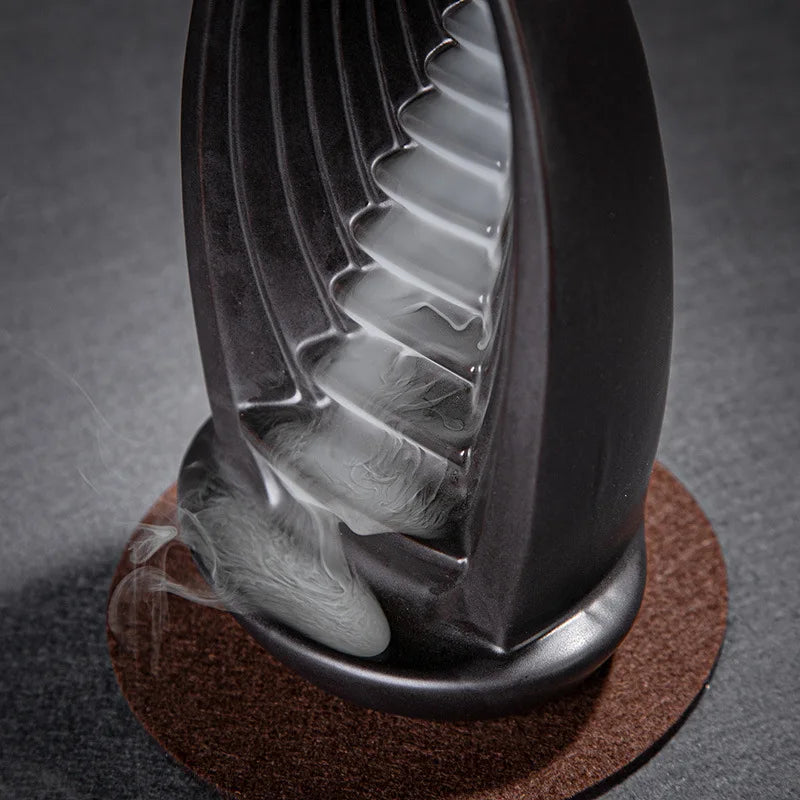 Quemador de incienso fuente cascada humo