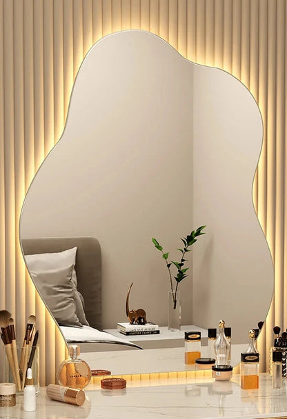 Wavy wall mirror, elegant design