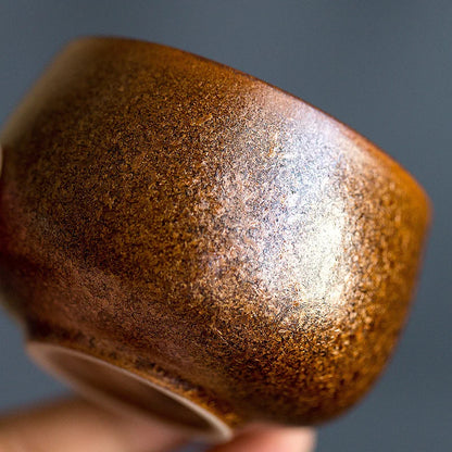 Cinco tazas de té de cerámica gruesa