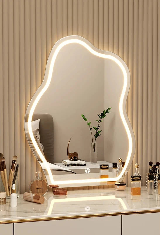 Wavy wall mirror, elegant design