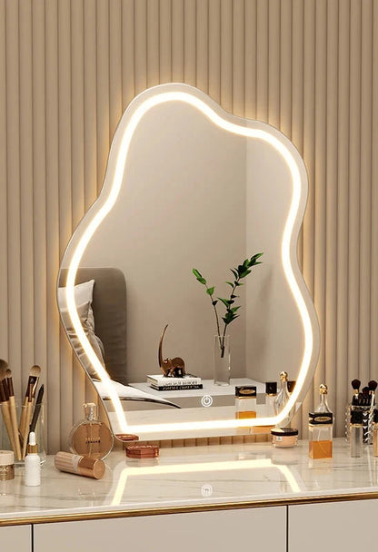 Wavy wall mirror, elegant design