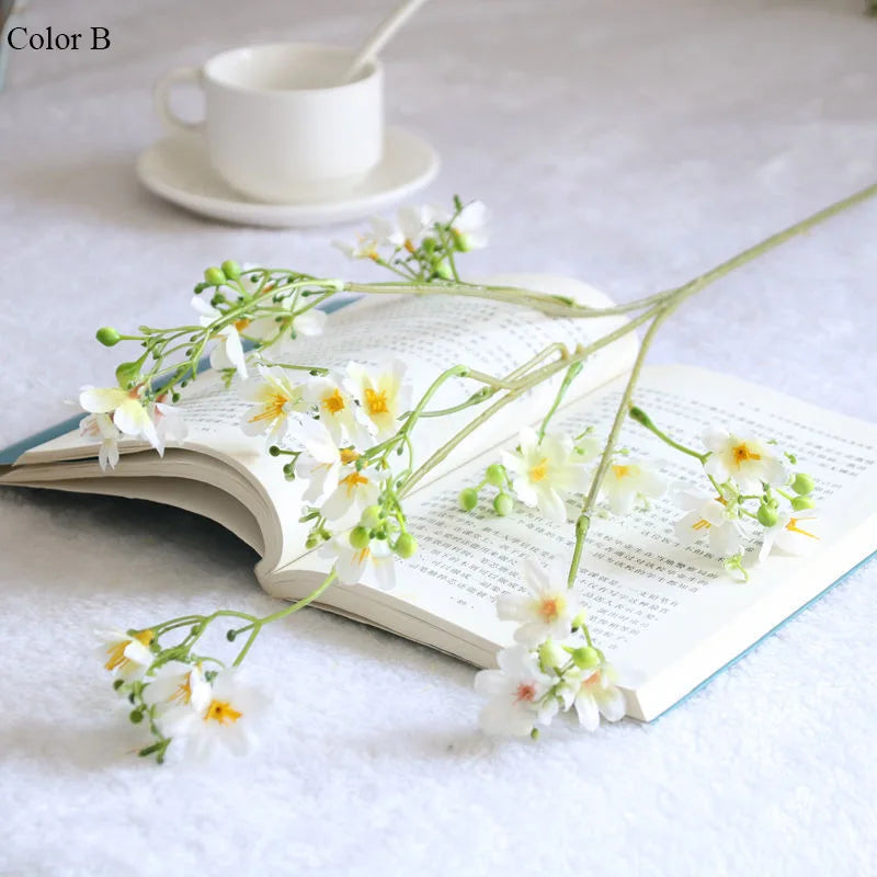 Hermosa lila pequeñas flores artificiales