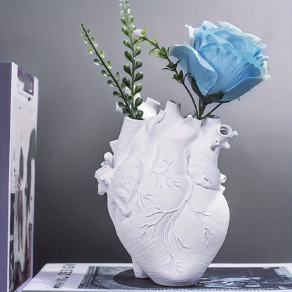 Jarrón de flores en forma de corazón
