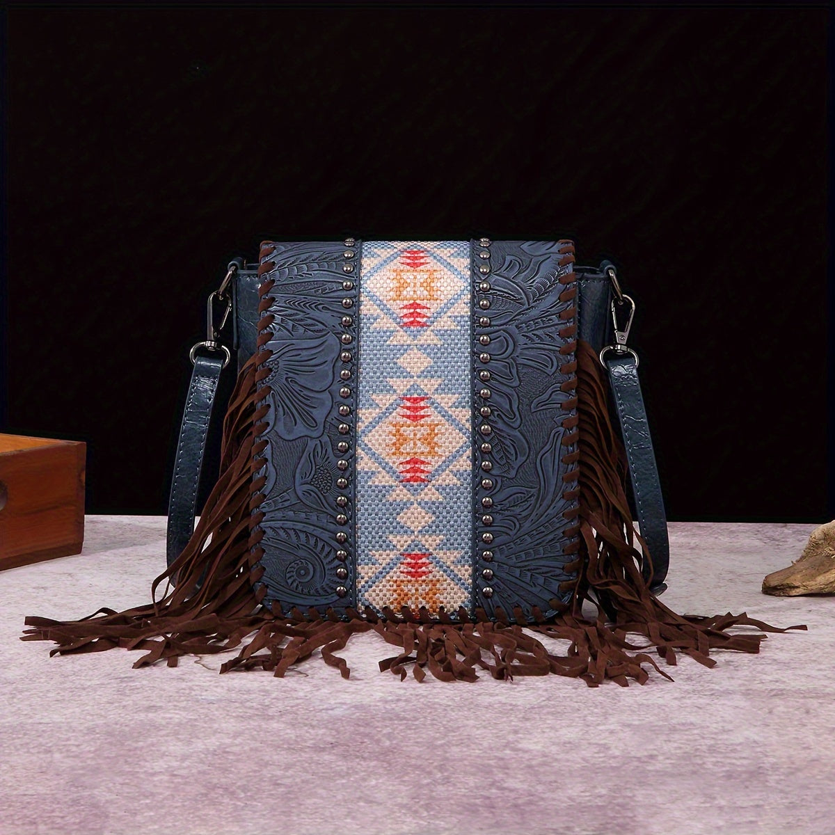 Bolso bandolera Boho Chic - Patrón étnico, detalles de remaches