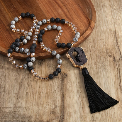 Collar de piedra natural con colgante de borla